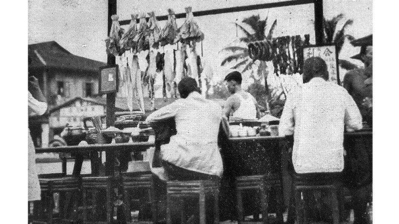 Back in the day, Chinatown Market was infamous for the sale of meat from animals such as snakes, crocodiles, monkeys, dogs, cats, rabbits and bats. The meat was cooked and likely served in street stalls like this one, 1930s. Lee Kip Lin Collection, courtesy of National Archives of Singapore.